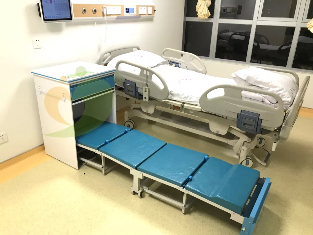 掃碼共享陪護床醫(yī)院現(xiàn)身 陪護不再“無寢具、無場地”